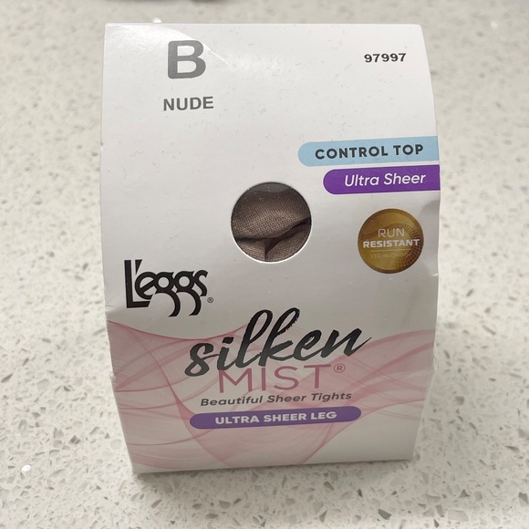 Women's Leggs Silken Mist Beautiful Sheer Tights In Nude, Size B (Medium) - Picture 3 of 10